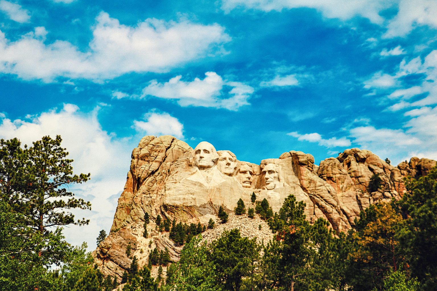 Trip to Mount Rushmore, SD from 466 p.p flights from US cities + 3